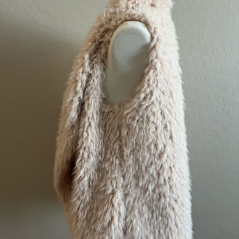 Skies Are Blue Faux Fur Open Front Vest with Pockets Size Small - Picture 11 of 12